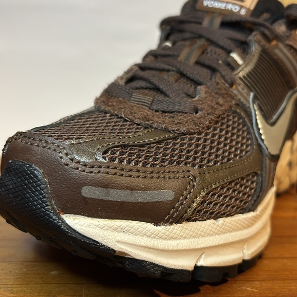 Women’s Nike Shoe Vomero 5 - Picture 5 of 7